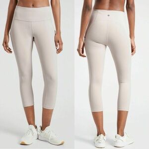 Athleta | Ultimate Stash Pocket Capri Leggings